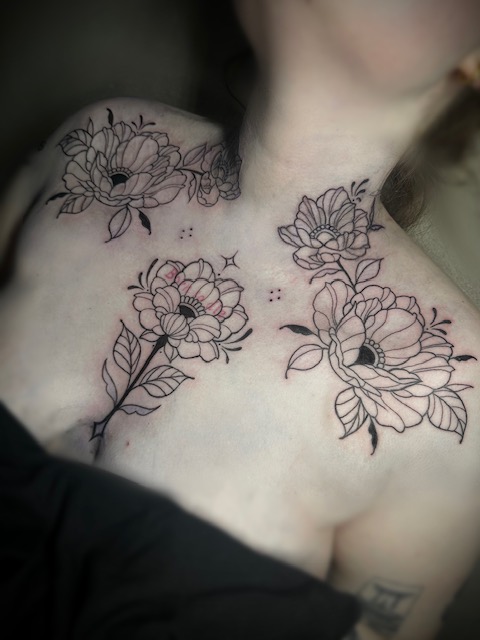 Composition florale sur la poitrine